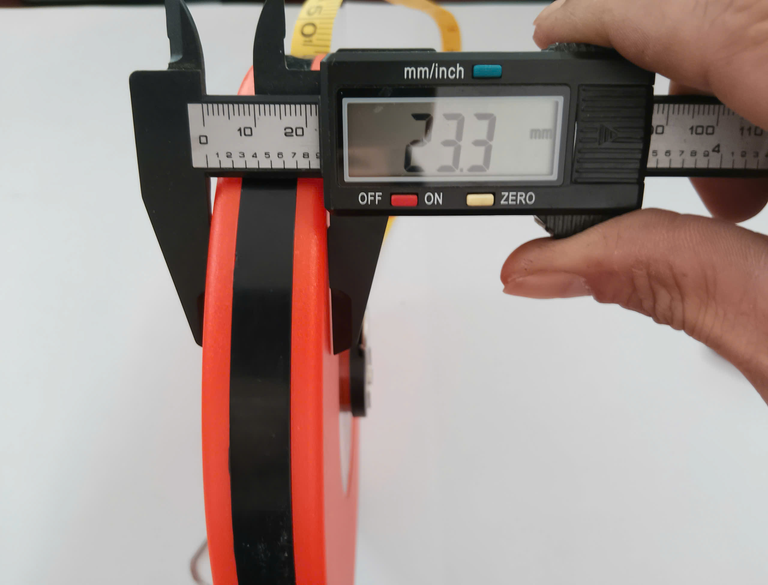 Hình ảnh 12 của mặt hàng Thước dây sợi thủy tinh nền vàng Hệ Inch & Mét - Chịu lực 70kg 50M Asaki AK-0393