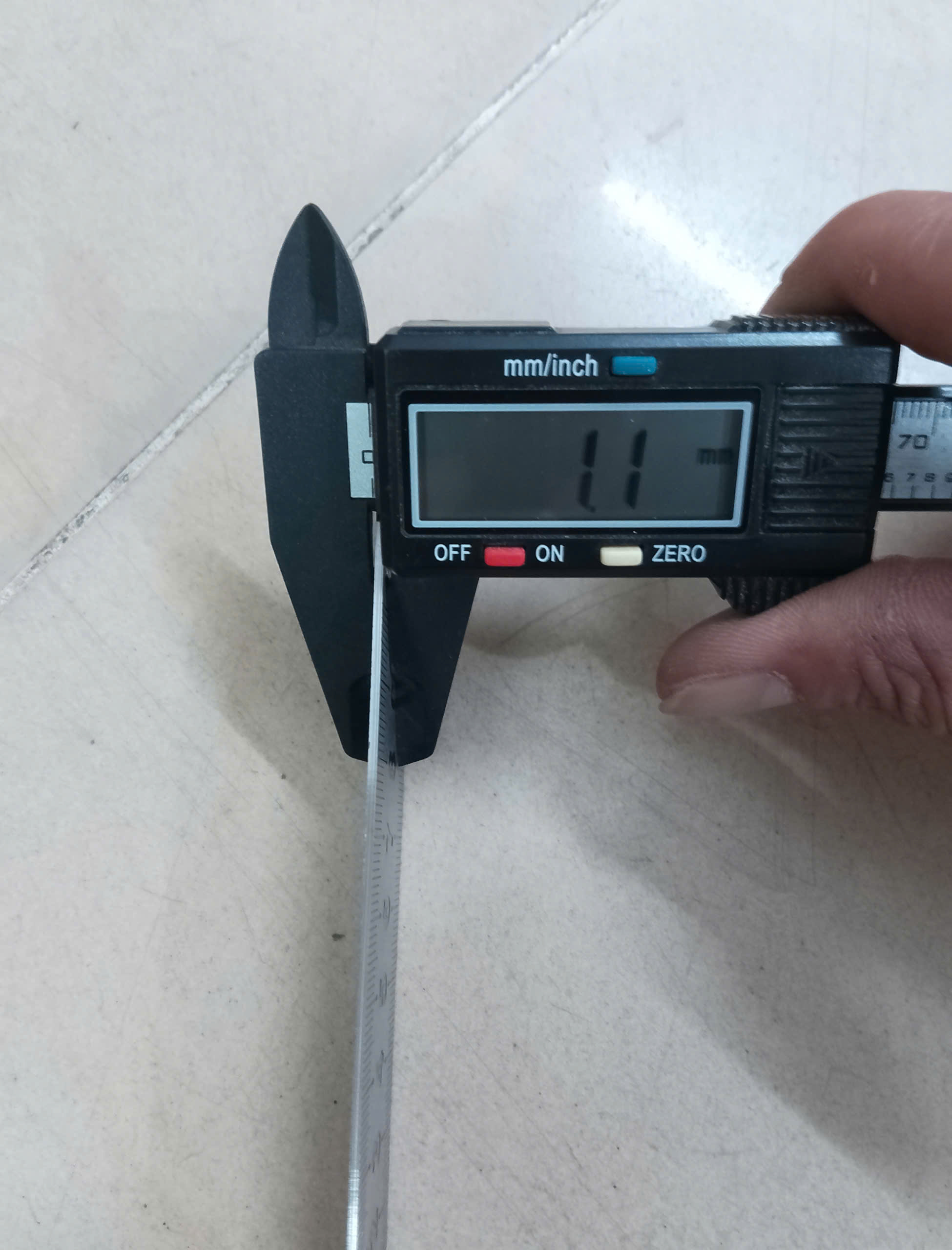 Hình ảnh 15 của mặt hàng Thước lá inox 600mm Asaki AK-2540