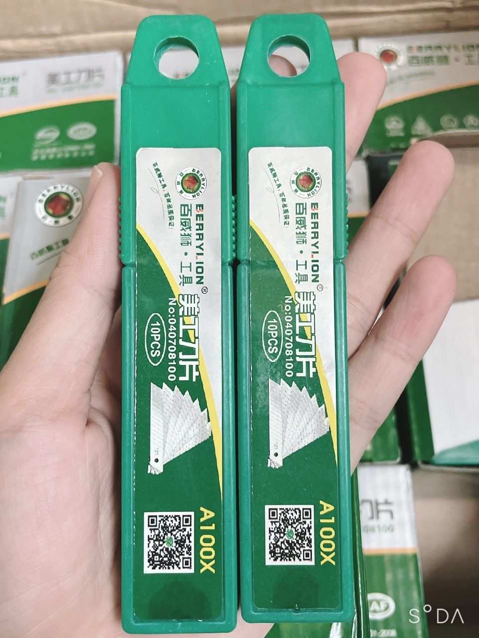 Hình ảnh 7 của mặt hàng Lưỡi dao rọc giấy Đầu Sư Tử A100-7 NEW Berrylion 040709007 KHÍA LỚN