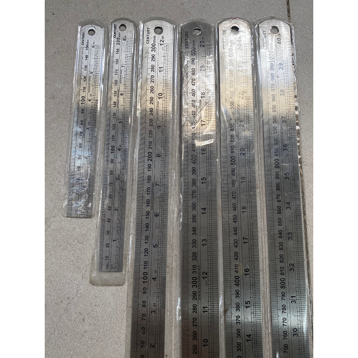 Hình ảnh 4 của mặt hàng Thước lá inox 1000mm Century mỗi cạnh một hệ đo mỗi cạnh một hệ đo