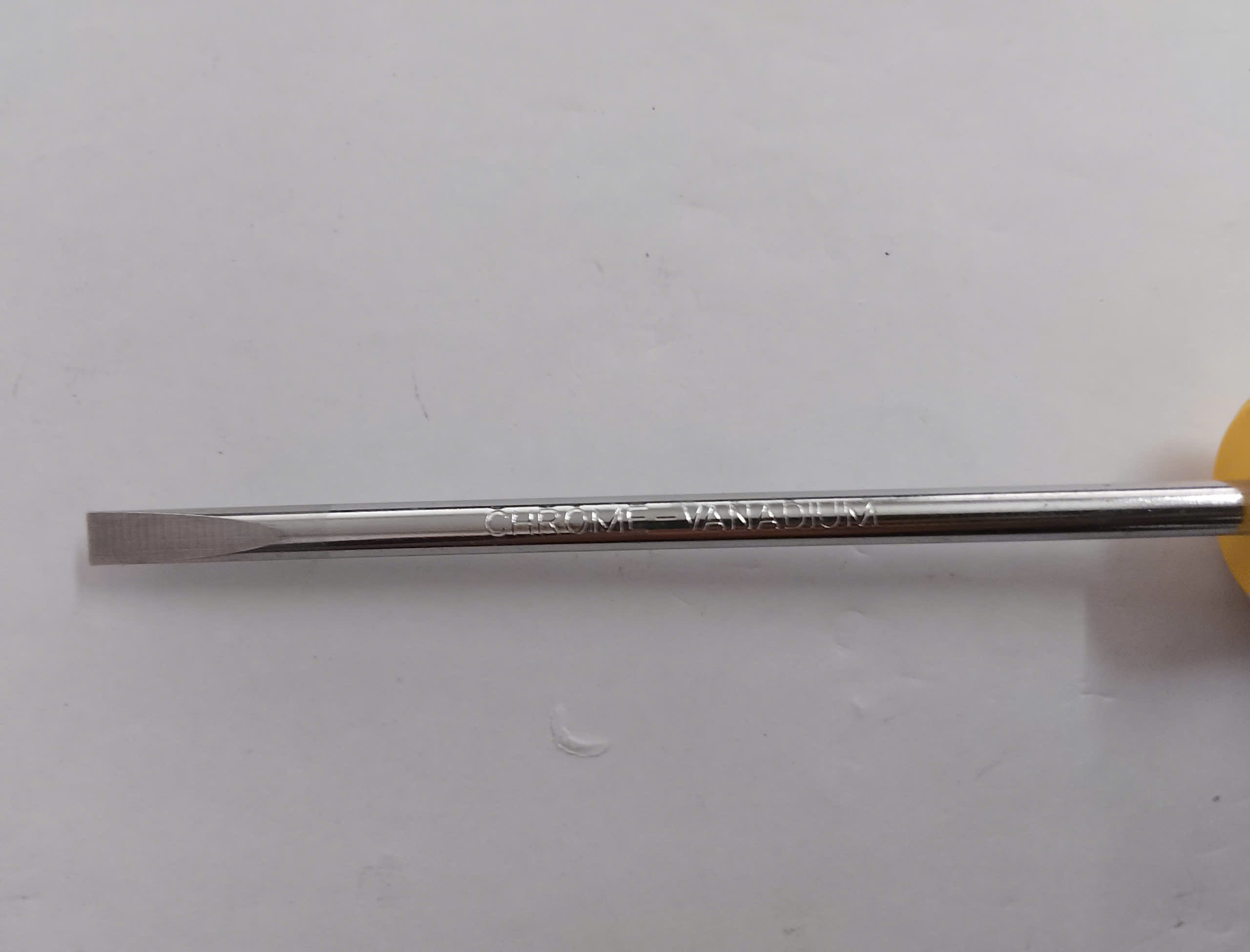 Hình ảnh 10 của mặt hàng Tua vít 2 cạnh Ø5x100mm cán sọc xanh vàng Century