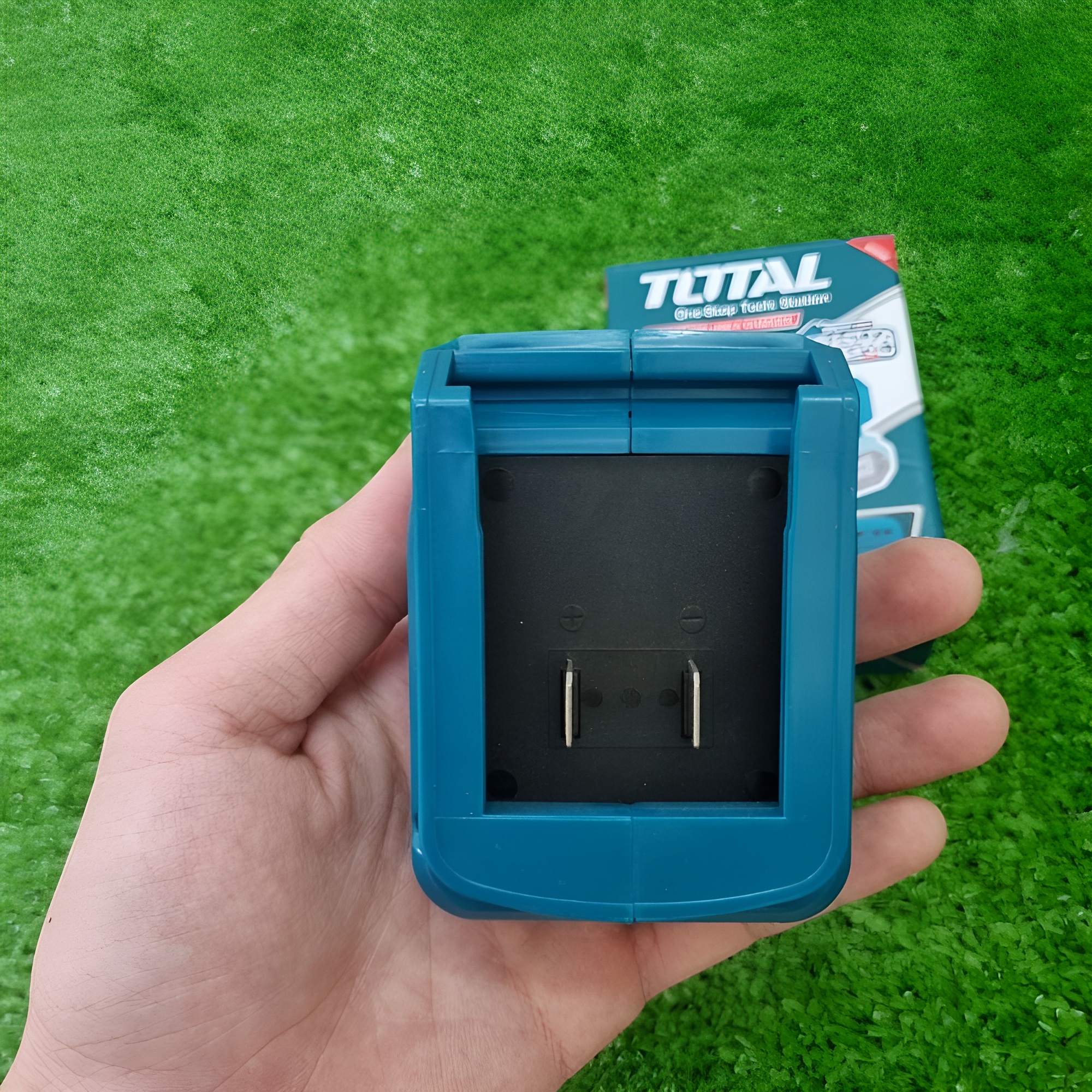 Hình ảnh 7 của mặt hàng Sạc USB dùng pin Lithium‑ion 20V (không kèm pin & sạc) Total TUCLI2022