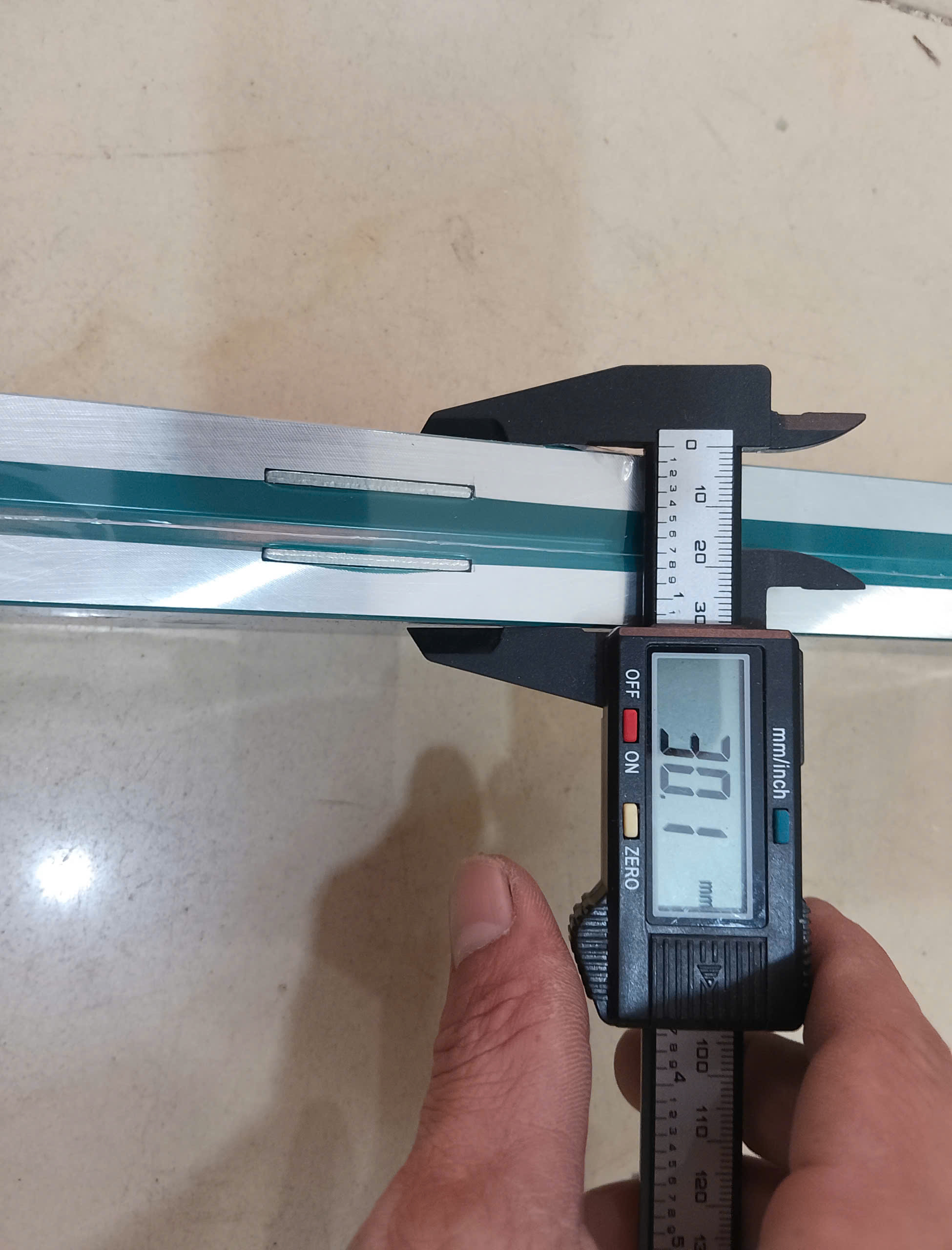 Hình ảnh 8 của mặt hàng Thước thủy kèm theo nam châm hút 80cm Total TMT28056