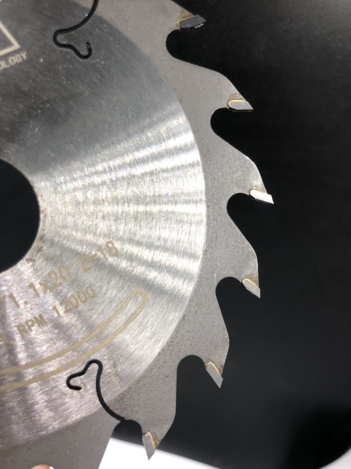 Hình ảnh 2 của mặt hàng Lưỡi hợp kim cưa phổ thông Ø180x2.2x40R /25.4mm Senka