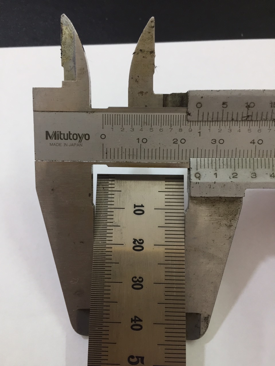 Hình ảnh 5 của mặt hàng Thước lá inox 200mm Century mỗi mặt một hệ đo