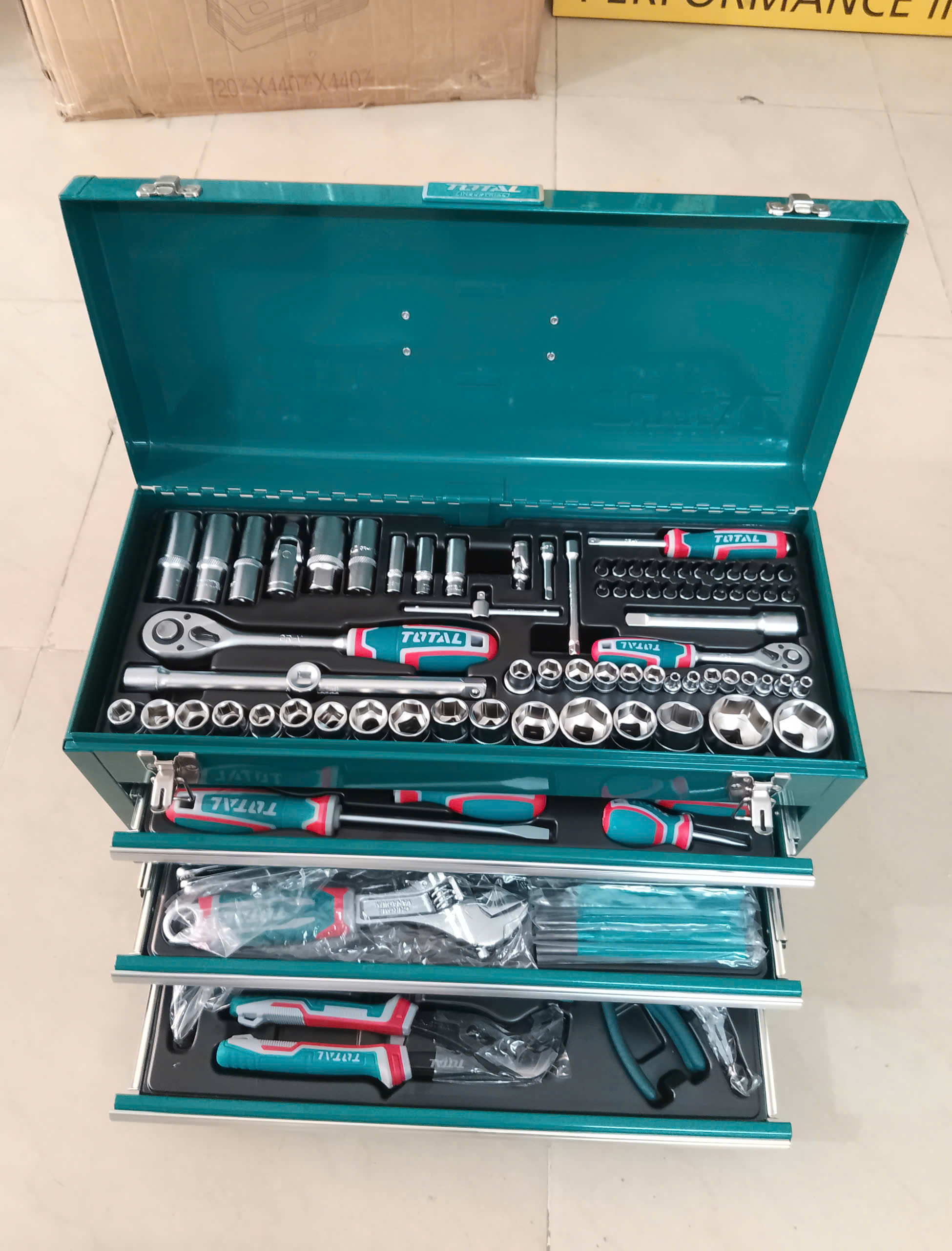 Hình ảnh 6 của mặt hàng Bộ 132 công cụ trong hộp sắt Total