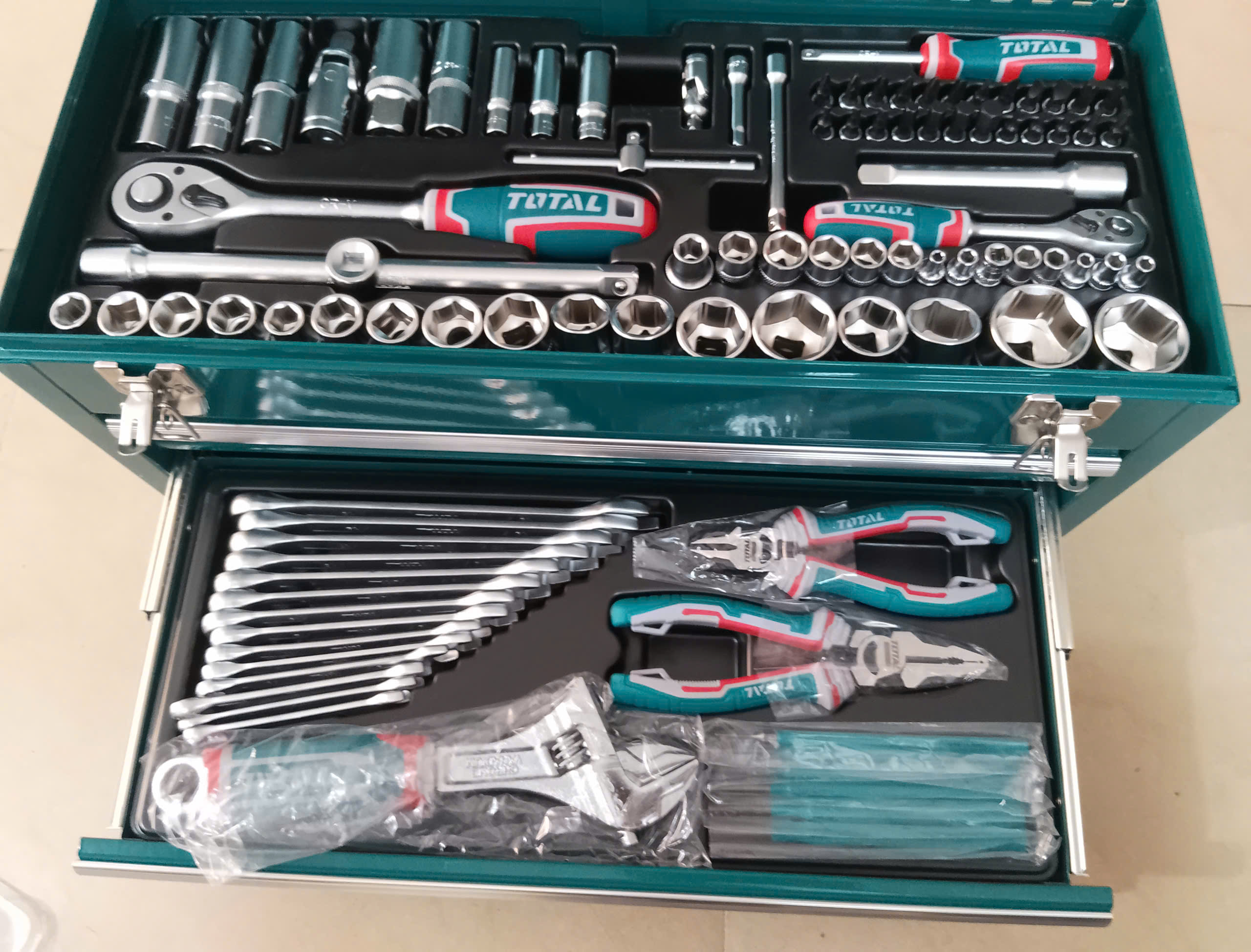 Hình ảnh 7 của mặt hàng Bộ 132 công cụ trong hộp sắt Total