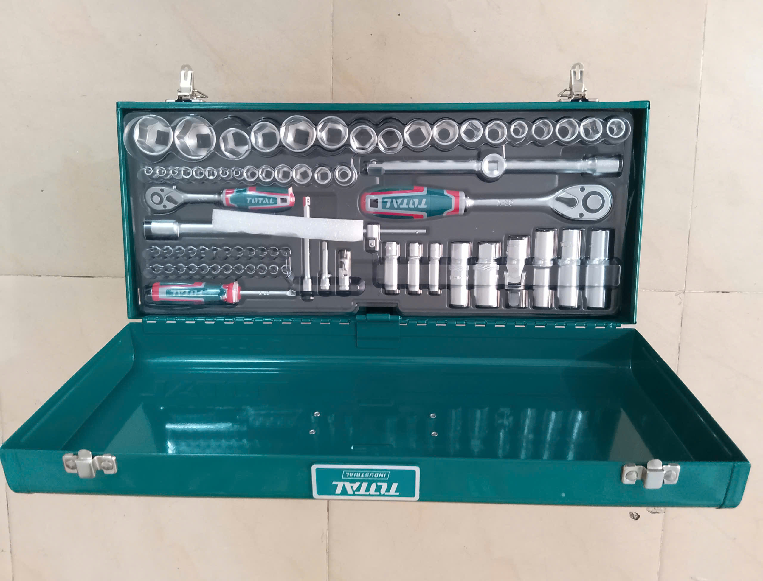 Hình ảnh 10 của mặt hàng Bộ 132 công cụ trong hộp sắt Total