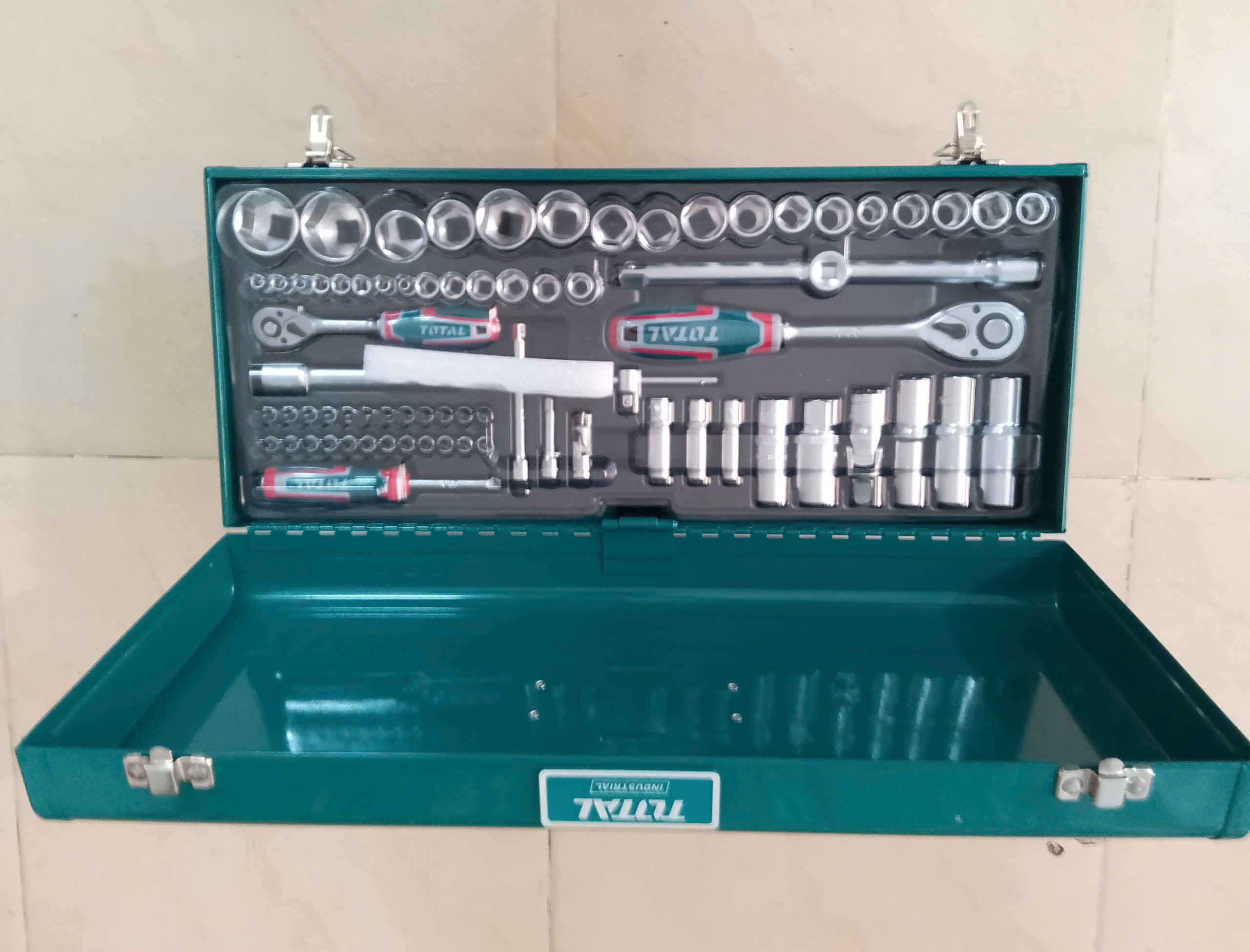 Hình ảnh 11 của mặt hàng Bộ 132 công cụ trong hộp sắt Total