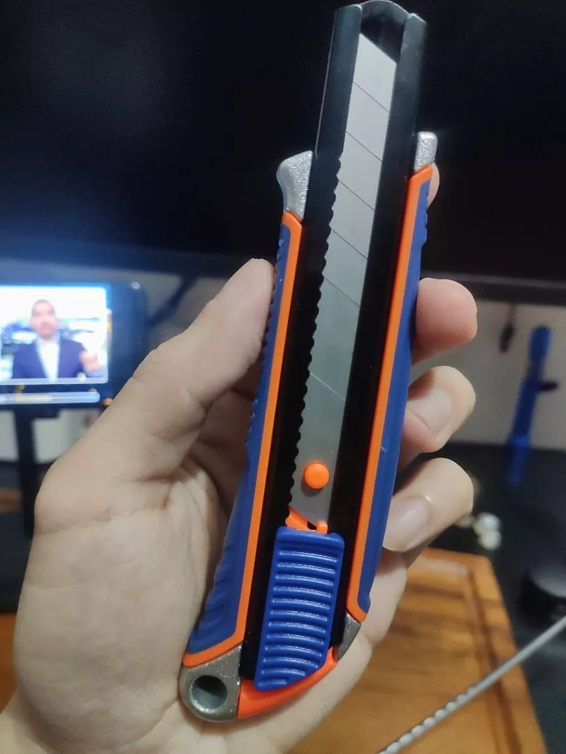 Hình ảnh 2 của mặt hàng Dao rọc giấy tự khóa 160mm Wadfow