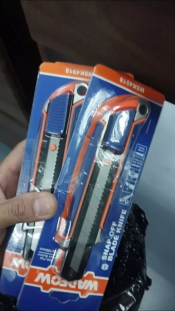 Hình ảnh 5 của mặt hàng Dao rọc giấy tự khóa 160mm Wadfow