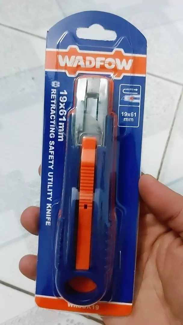 Hình ảnh 4 của mặt hàng Dao rọc giấy tiện lợi 19x61mm Wadfow