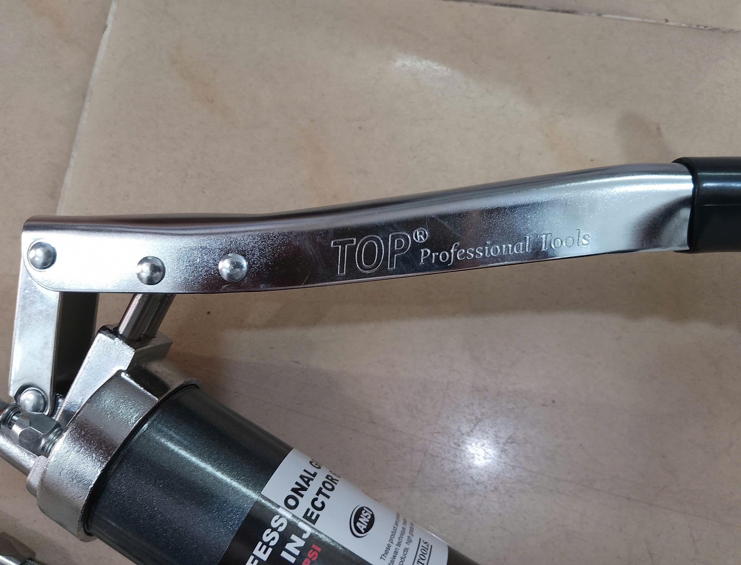 Hình ảnh 12 của mặt hàng Bơm mỡ  600 cc  ( 2 TI )  TOP