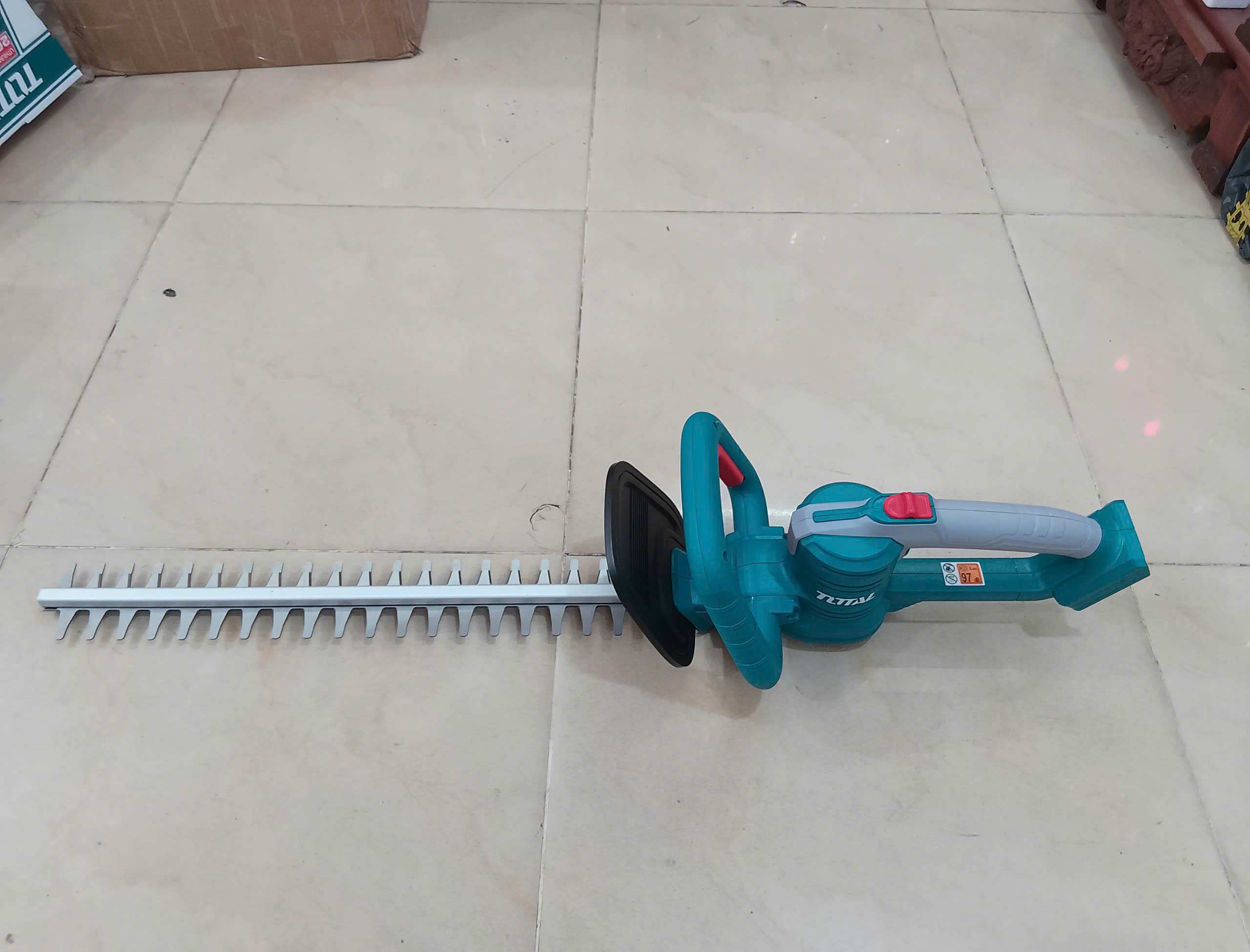 Hình ảnh 15 của mặt hàng Máy cắt hàng rào dùng pin 20V Total (không gồm pin và sạc)