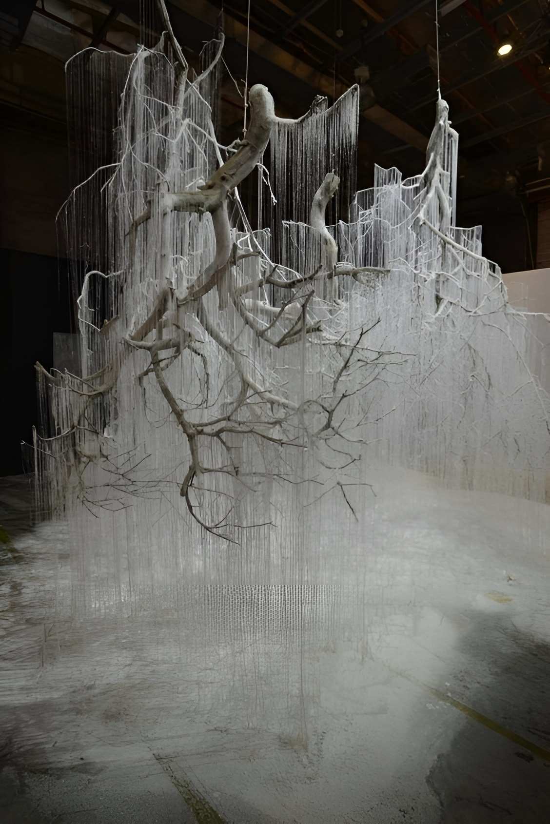 Tác phẩm “vertical emptiness” tại Kyoto art center
