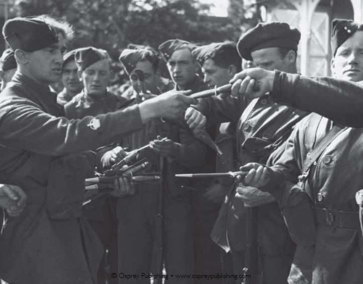 Dao Fairbairn – Sykes được cấp phát cho các lực lượng biệt kích