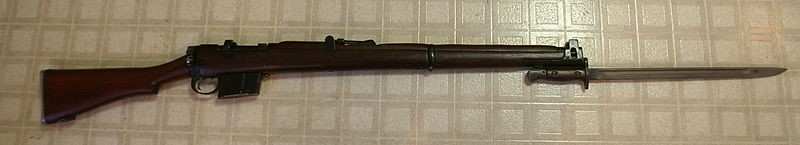 Hình ảnh khẩu Baker Rifle gắn lưỡi lê dạng kiếm