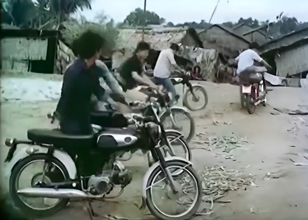 Honda 67 trong phim Biệt động Sài Gòn ( pinterest)
