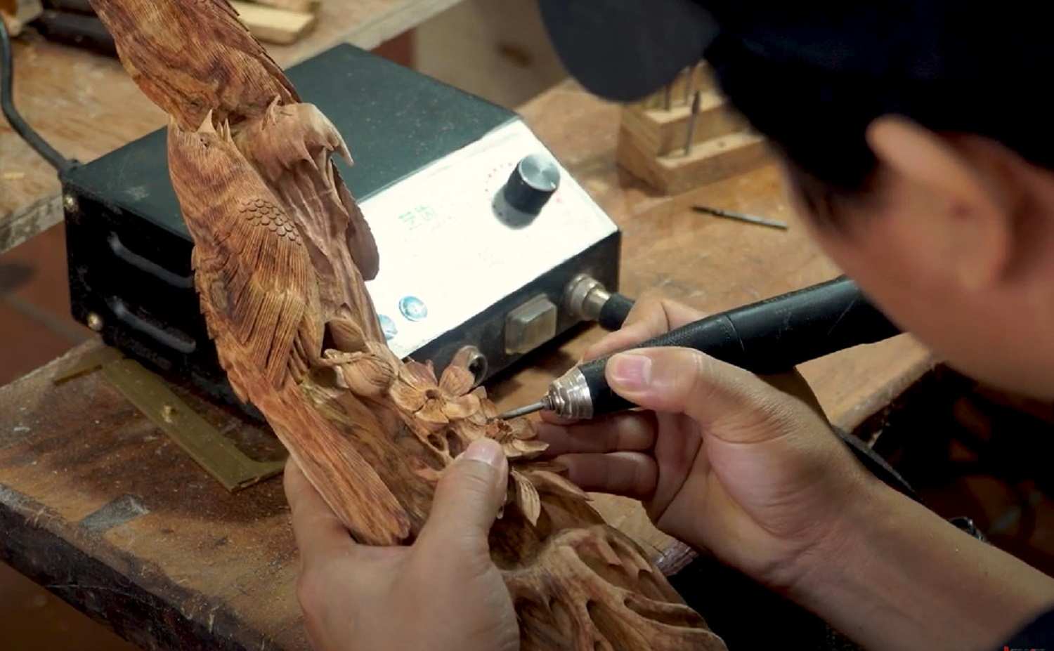 Máy điêu khắc gỗ cầm tay