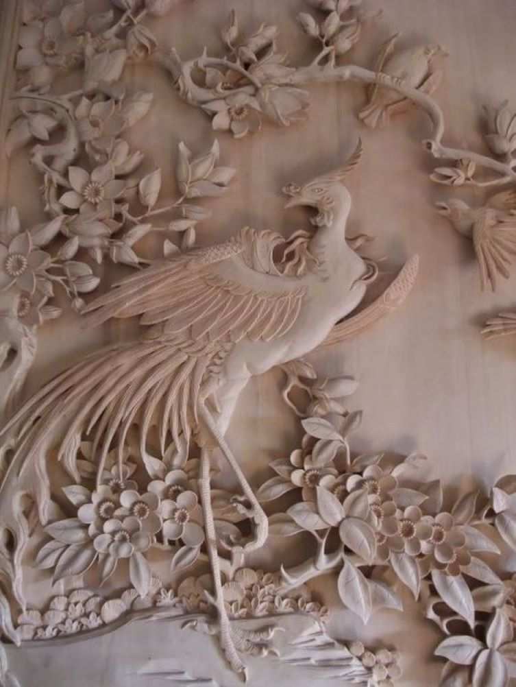 Hình ảnh chim phượng hoàng được điêu khắc trên gỗ