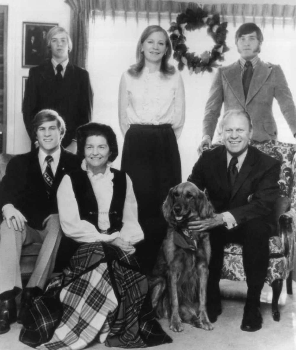 Gia đình tổng thống Gerald Ford và chú chó Liberty
