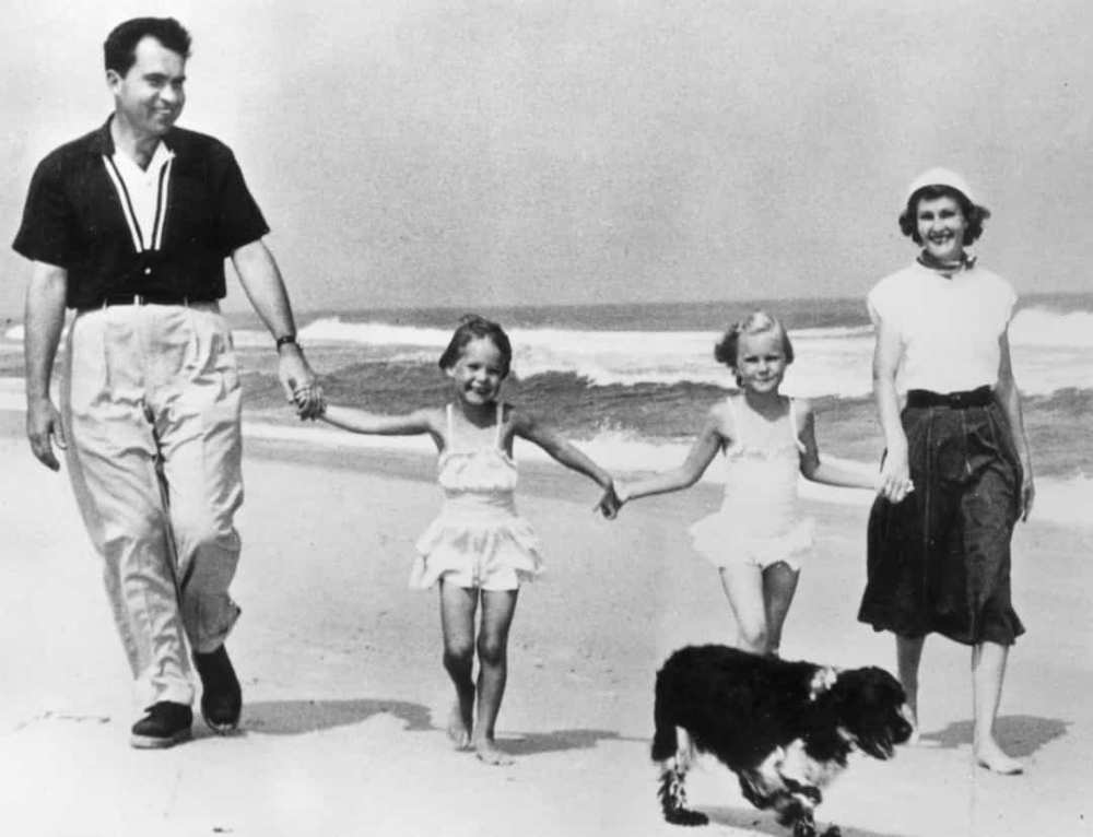 ​Gia đình tổng thống Richard Nixon và chú chó Checkers
