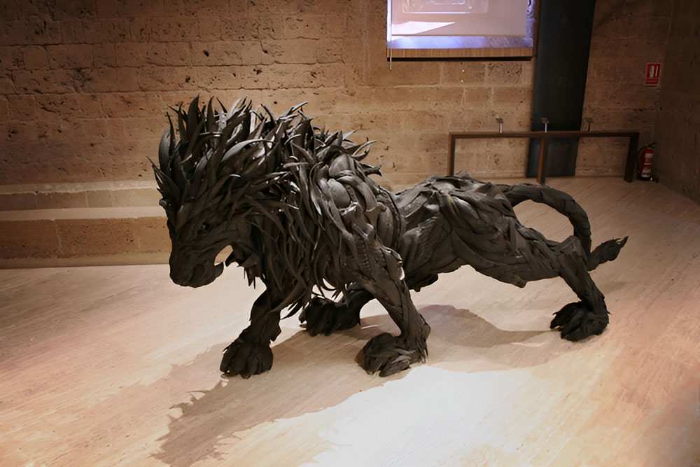 sư tử từ lốp xe cũ của nghệ sĩ Ji Hong Ho
