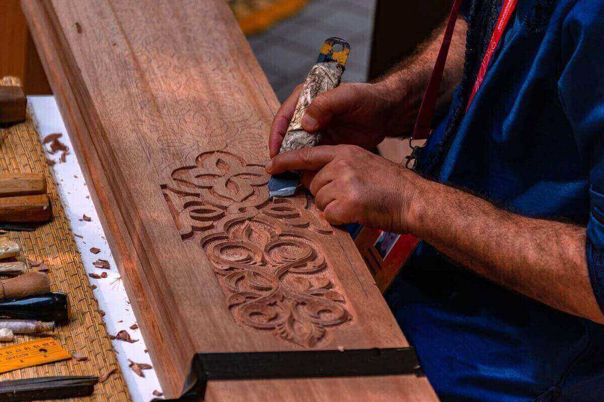 Tìm hiểu các cách cắt khắc gỗ khác nhau