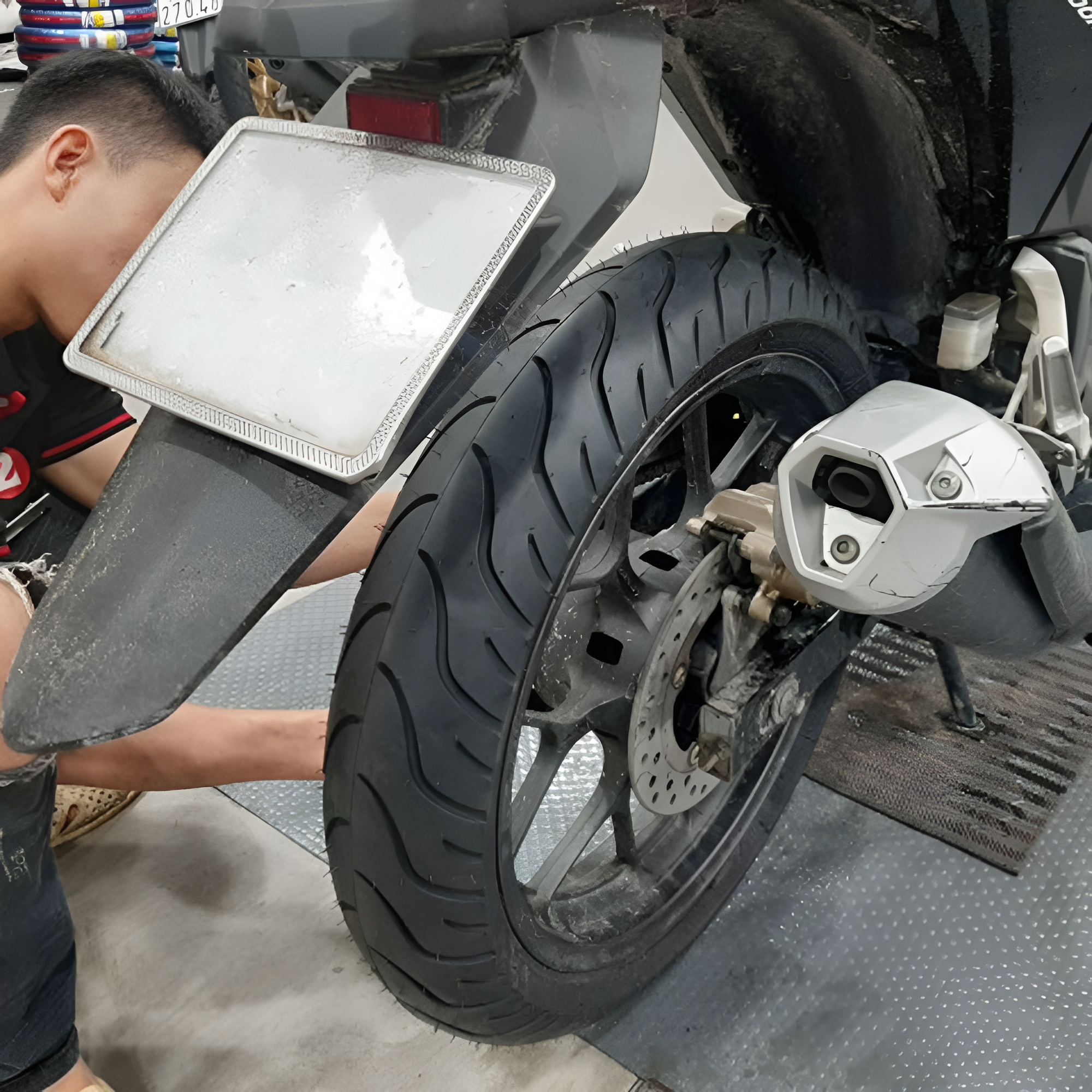 Lốp xe cần được bảo dưỡng định kỳ sau khi xe vận hành ở nơi có khí hậu thời tiết nắng nóng khắc nghiệt