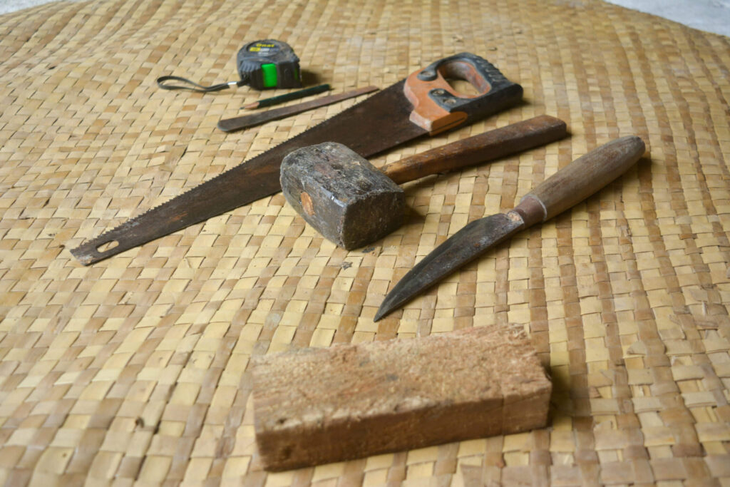 Các công cụ và vật liệu thiết yếu
