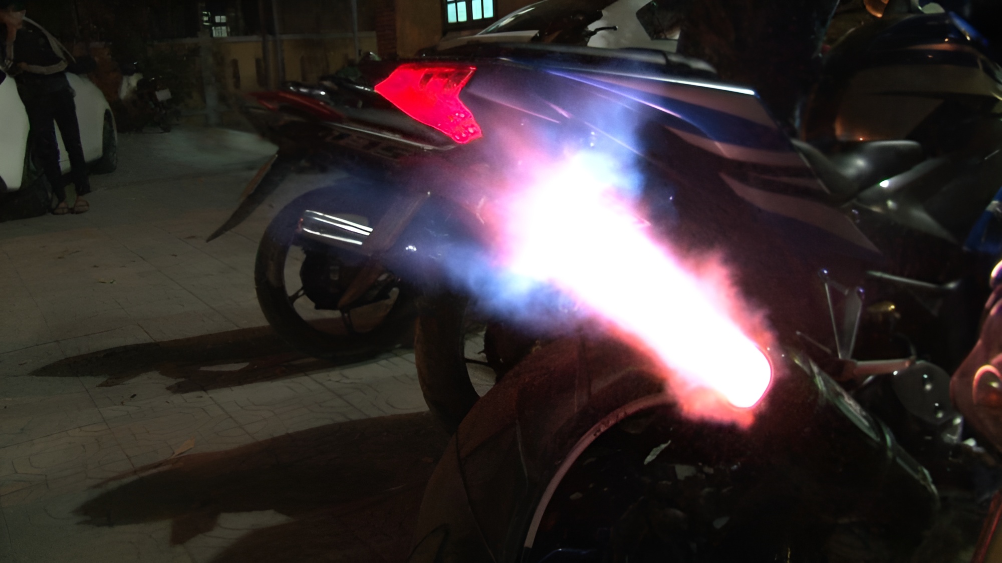 Sự cố bộ giảm thanh phát nổ có ảnh hưởng trực tiếp đến động cơ làm việc của xe máy
