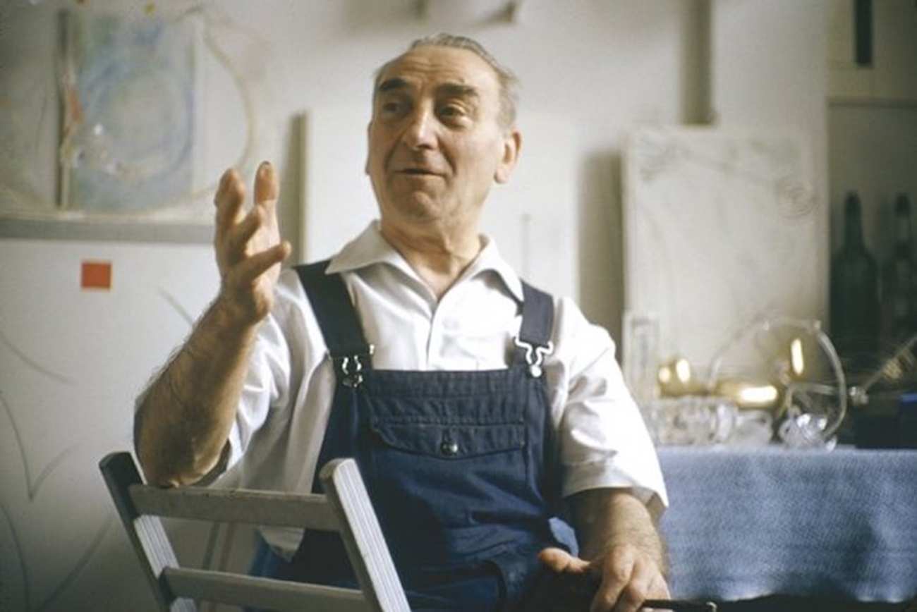 Georges Vantongerloo trong xưởng vẽ của ông ở Paris, 1958