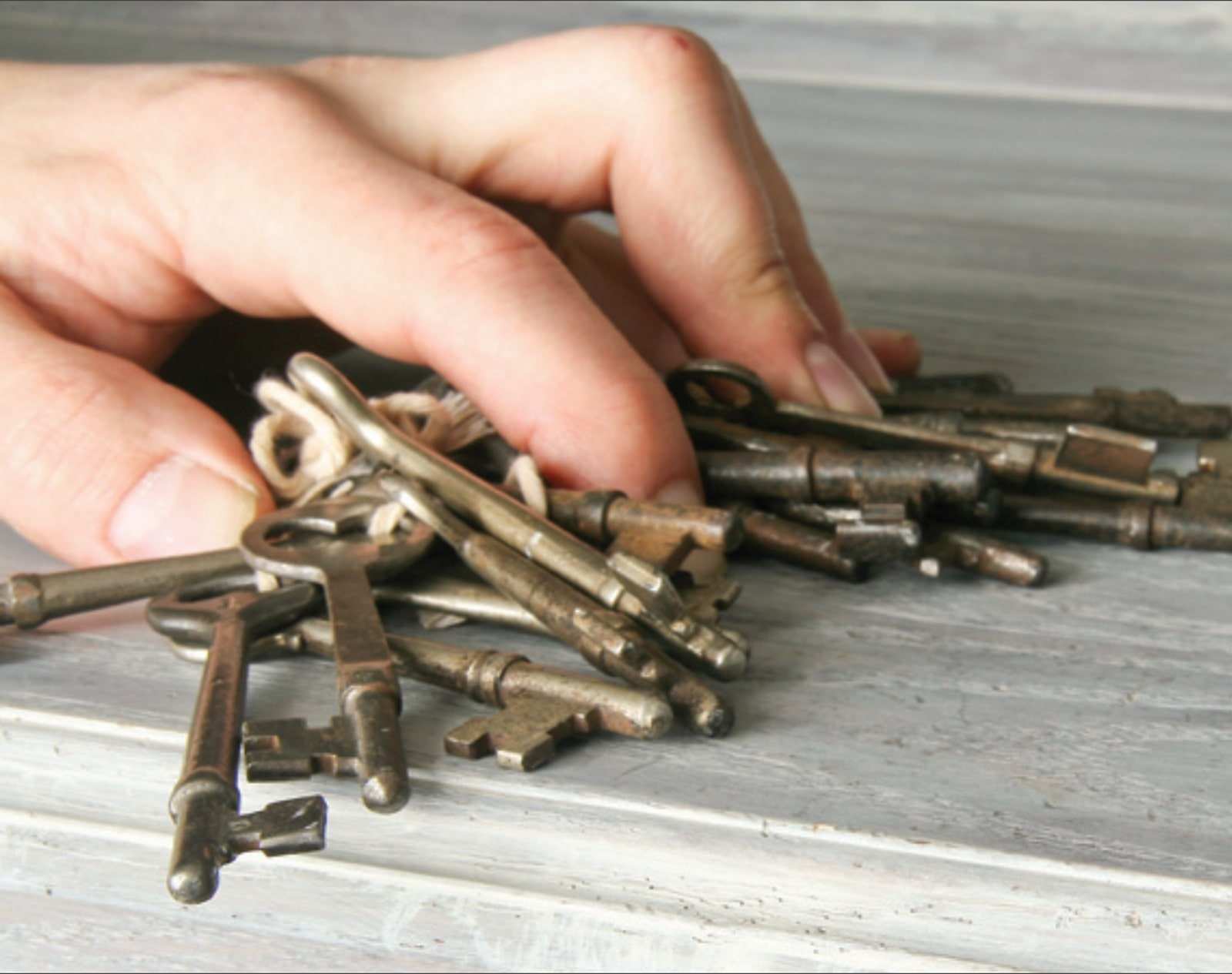 Một bộ sưu tập chìa khóa cũ có thể là công cụ tiện lợi tạo ra các vết xước và vết lõm