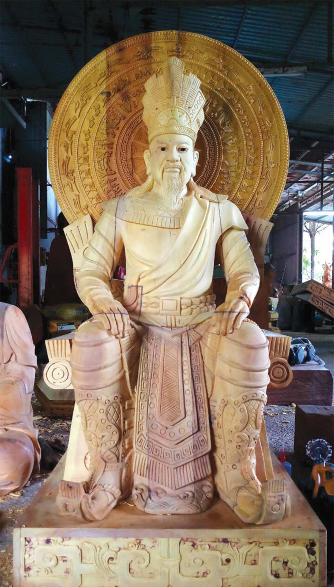 Nghệ nhân điêu khắc gỗ Hoàng Văn Kế