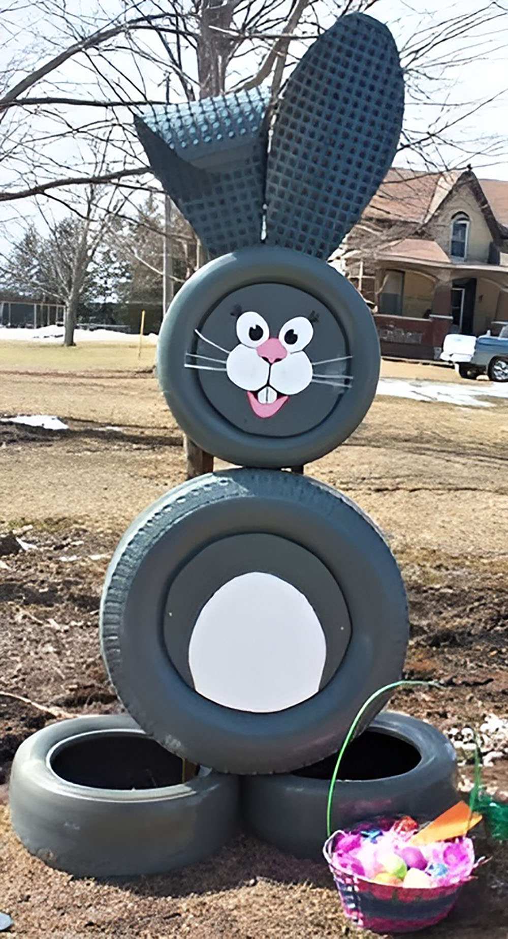 Thỏ Bunny trang trí khu vui chơi sáng tạo từ lốp xe cũ