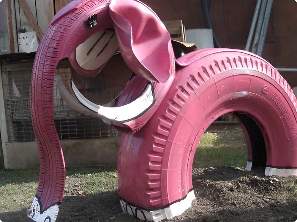 Thú nhún voi hồng sáng tạo từ lốp xe cũ