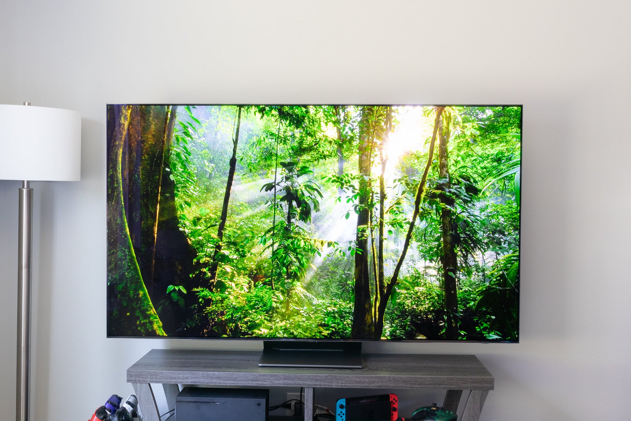 TV OLED với màn hình màu sắc thực tế