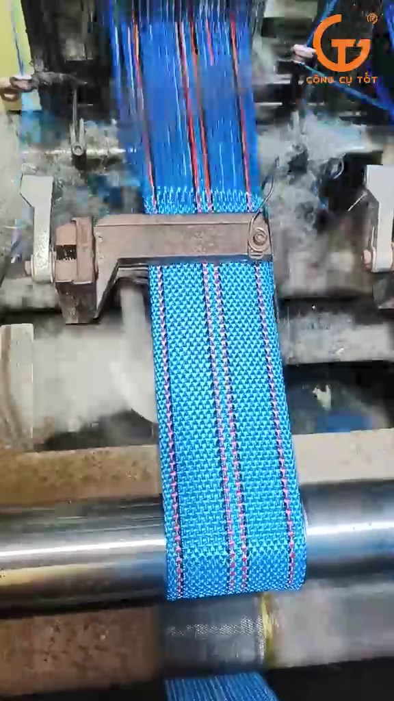 Những sợi dây chằng hàng được dệt với cấu trúc dây đan xen kẽ với nhau