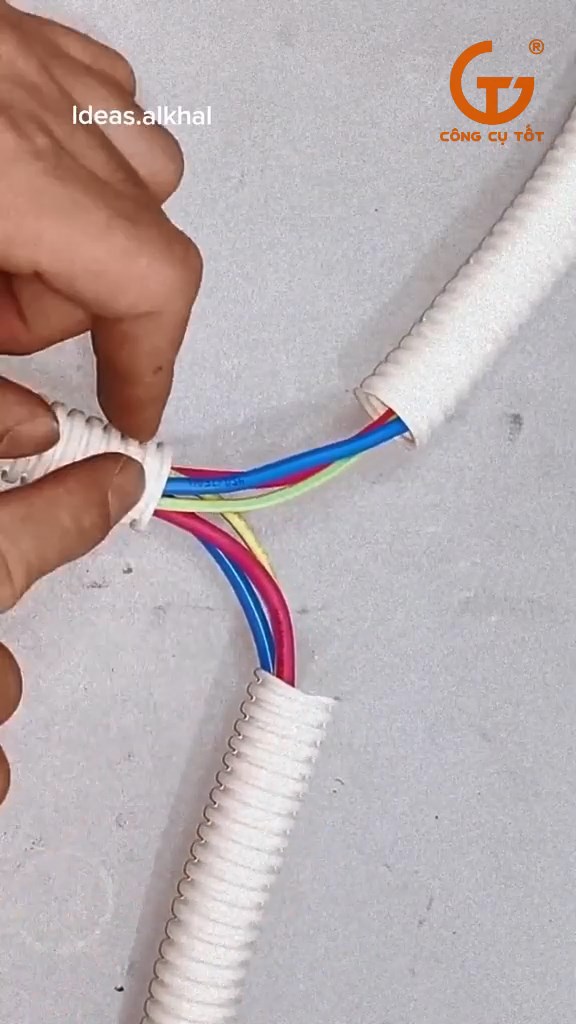 Luồn dây điện qua ống như thông thường