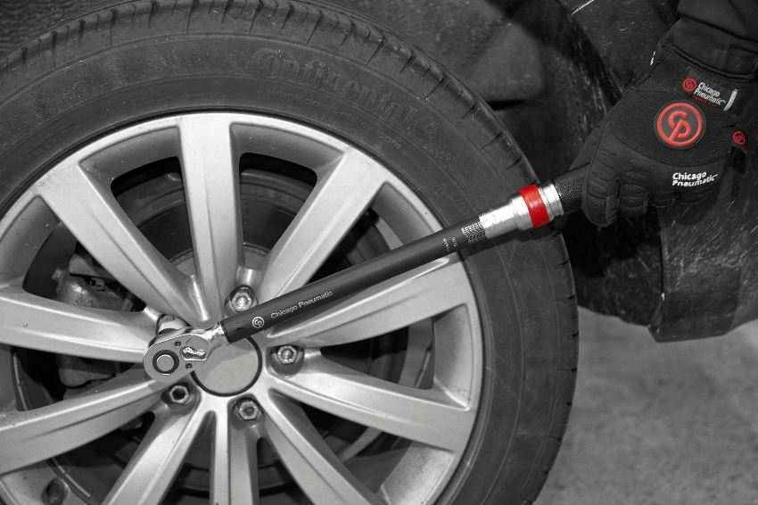 Những cần xiết lực 2 chiều đặc biệt được sử dụng rộng rãi trong công việc sửa chữa, bảo dương xe hơi