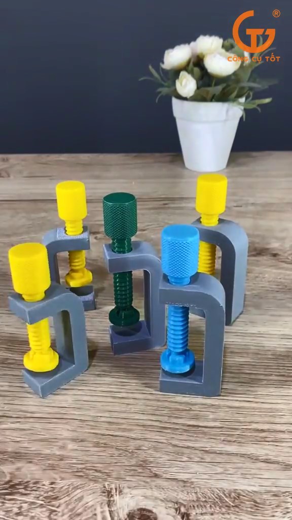 Những chiếc cảo chữ C bằng nhựa được tạo ra từ công nghệ in 3D